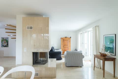 Dreamy duplex with lake view
