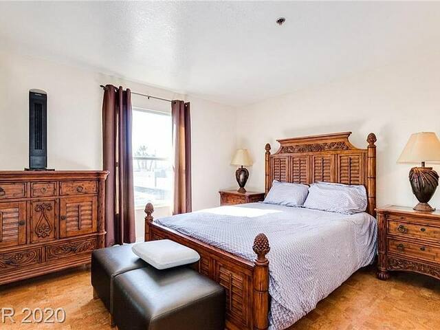 Beautiful 3 bdr,1.5 mi to Strip! gallery image 3