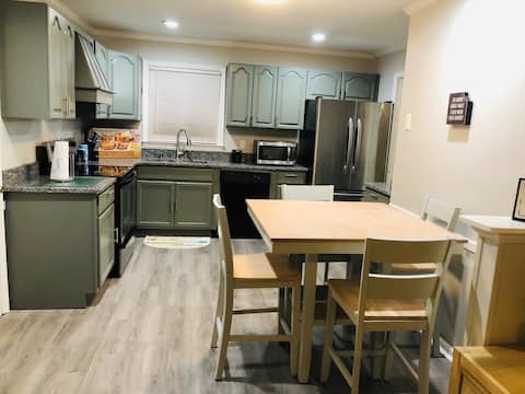 Cozy stay nearGreensboro coliseum&Koury convention
