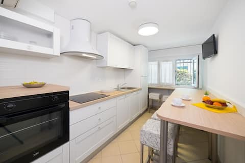 Tavern 3 bedrooms + 3 bathrooms in Center/Sea Wi-fi/AC