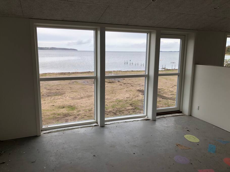 Udsigten fra køkken alrum. Huset er helt nybygget og klar til indflytning 1 febr.