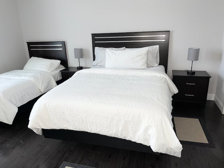 2bed/2bath Apt at Waltham Landing. Middle Unit