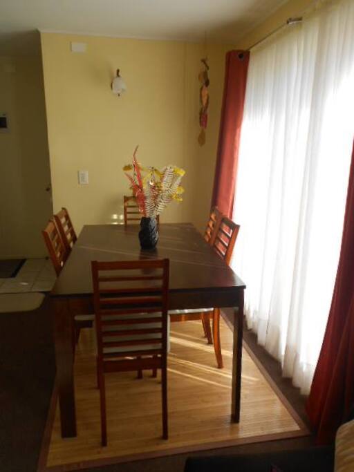 LUGAR COMUN, COMEDOR