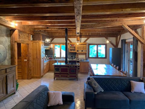 Large Savoyard house north of GIEZ GOLF COURSE