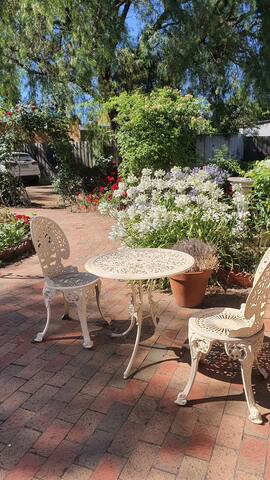 Stay in a Mansion in Yarraville with parking gallery image 5