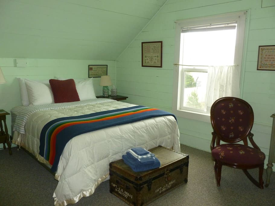 The Green room has ocean views.