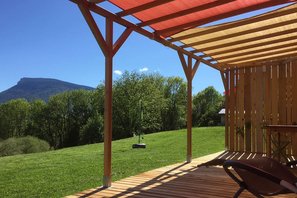 Terrasse du gîte, vue sur Céuze