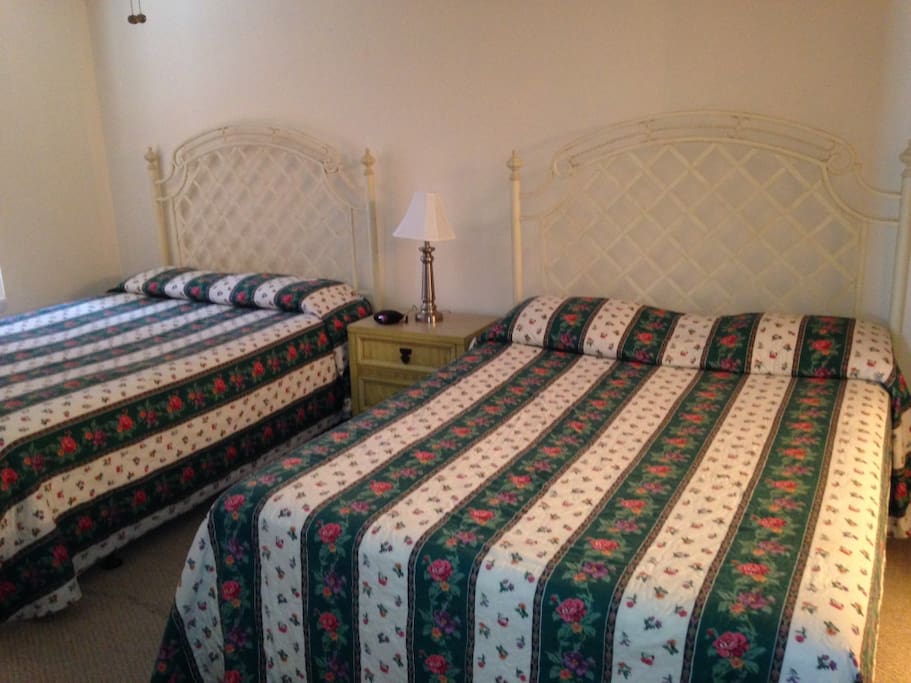2 queen beds in the back