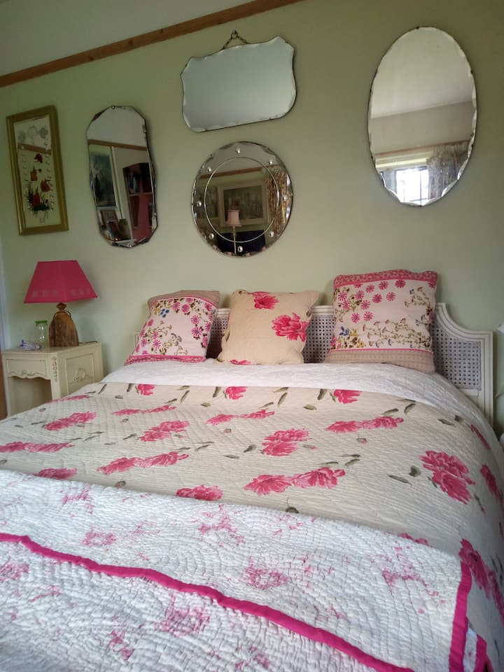 Chumba cha watu wawili. (Kitanda aina ya King)