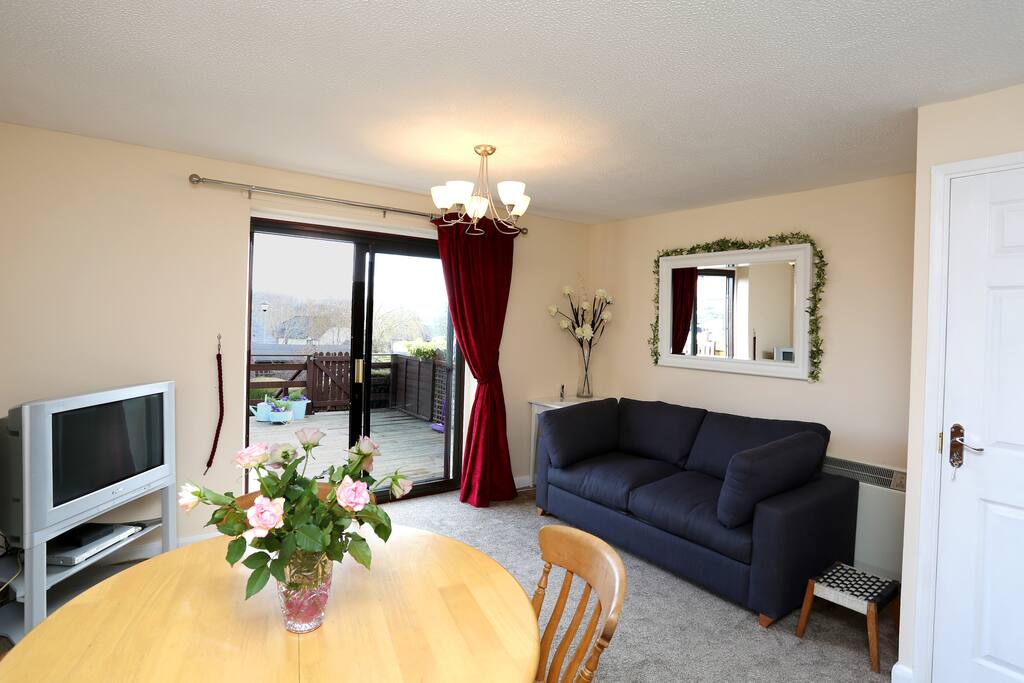 Lounge, leading to decking area