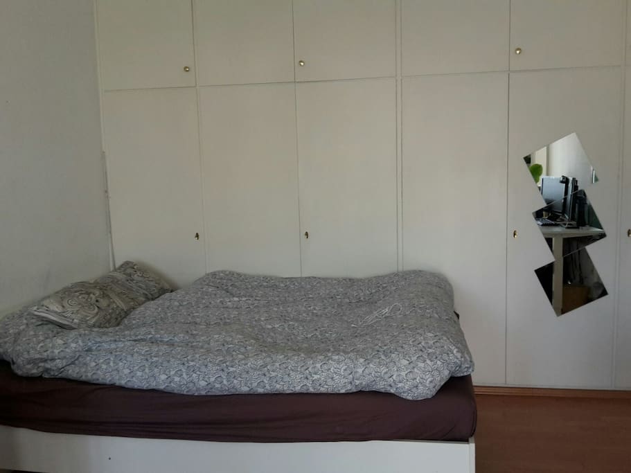 Bett, Einbauschrank