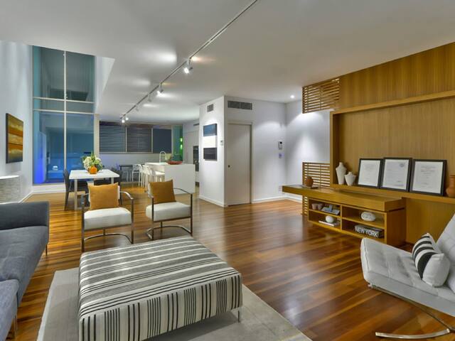 SANDS TOWN HOME gallery image 3
