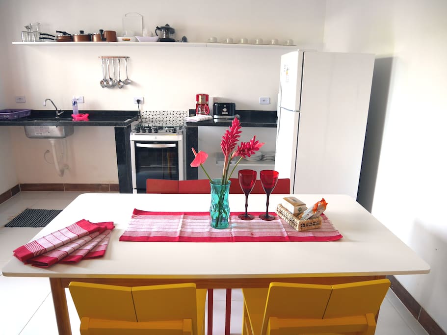 Cozinha completa / Full kitchen with brand new appliances