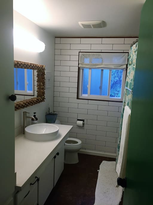 Renovated full bathroom, cork floors, quartz counter top and quality finishes