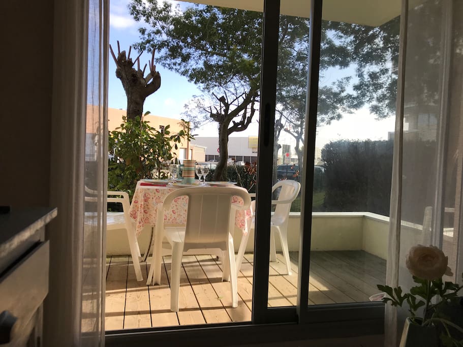 La terrasse en Rez de jardin ...