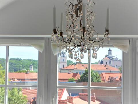 Old Town Luxury 3bdr Apartment. Free parking