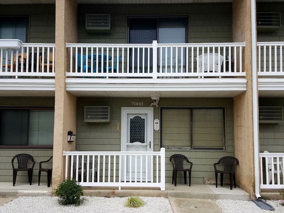 7000 New Jersery Ave. Townhouse style Condo with Balcony