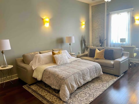 Top Airbnb: City Center Retreat Walk to Dining & Nightlife in Alabama