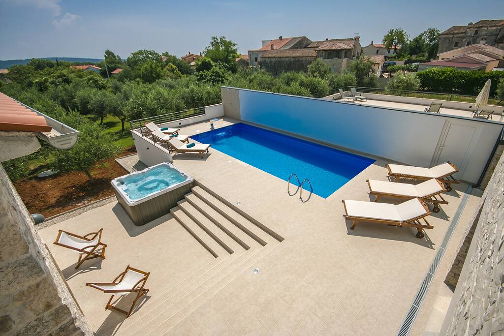 Pool and Jacuzzi
