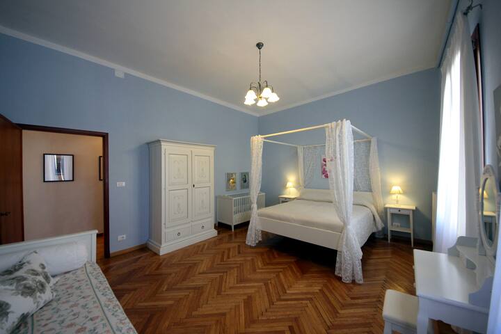 Luxury home with terraces, jacuzzi, Venice gallery image 4