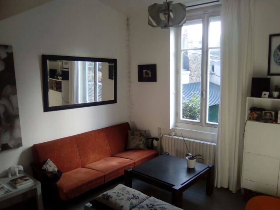 Salon lumineux.