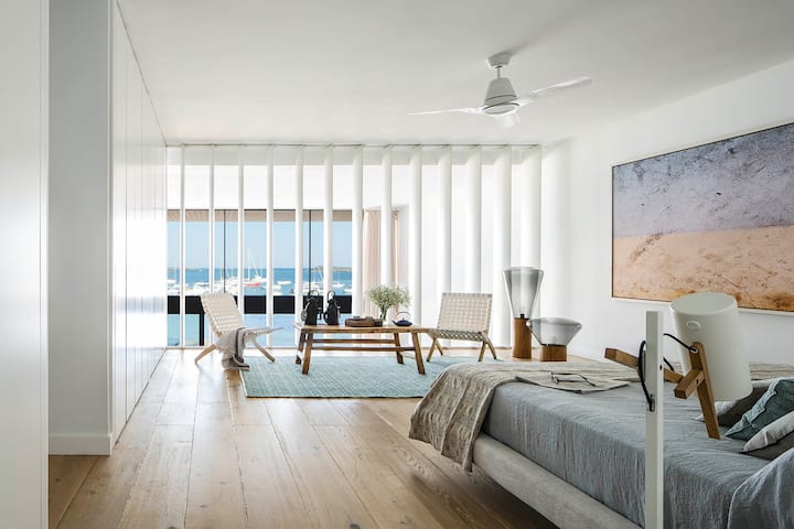 Спалня 1 - ва. Основна стая