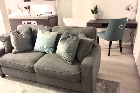 King West - Fashion & Entertainment District