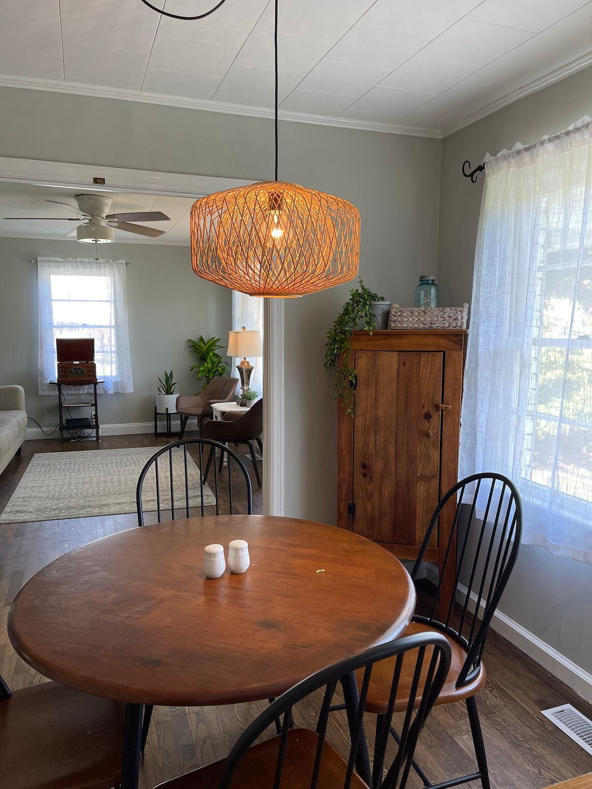 Walk to restaurants and downtown events!