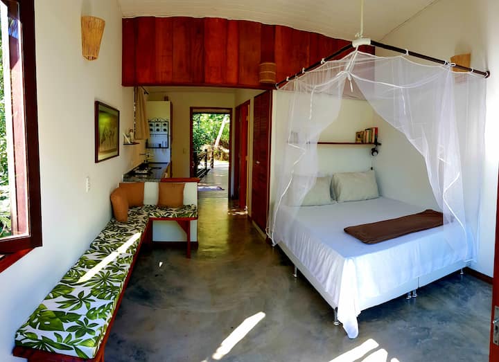 Cama queen size com mosquiteiro romântico!