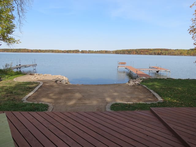 Fremont Cottage Lake Retreat-Close to Minneapolis gallery image 2