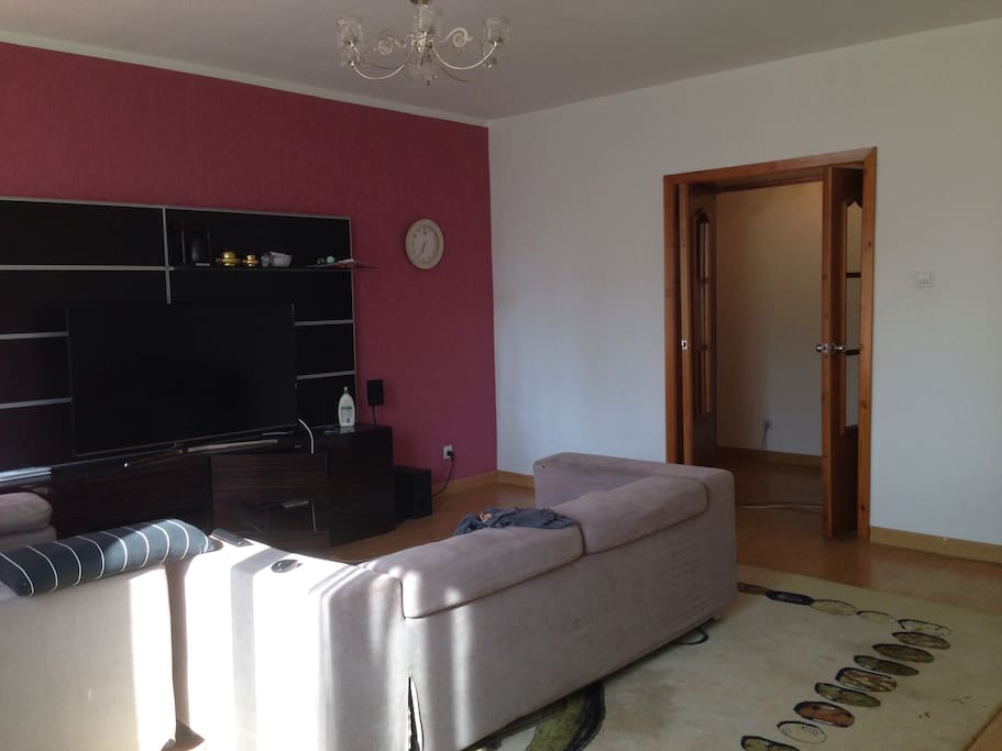 Spacious living room with a comfy couch and two lazyboys - a 55" TV - wifi