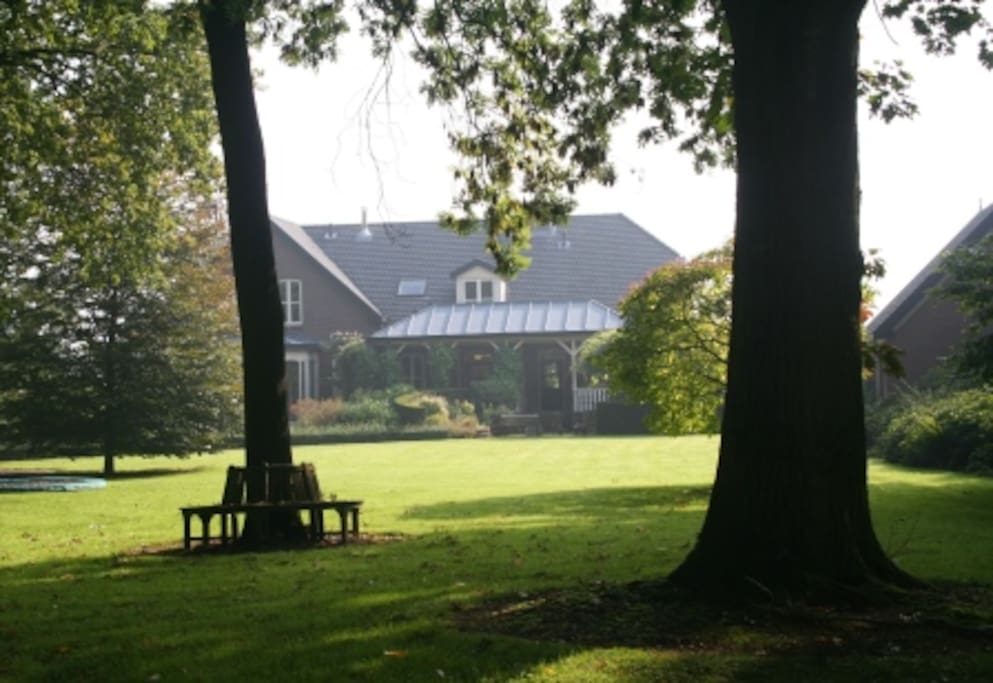De tuin achter het huis