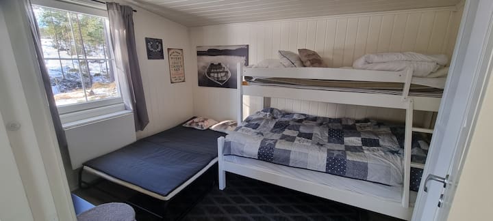 Piccolo divano letto. Prendi 1 madrass dal letto