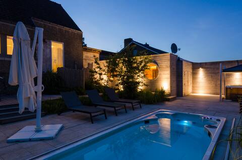 House with private pool/wellness