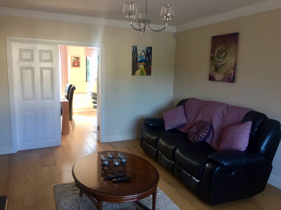 Reclining 3 seater leather couch.