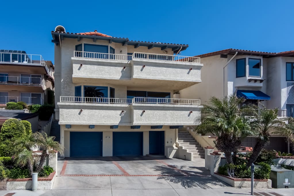 This condo is just steps to beach access by North Beach San Clemente!