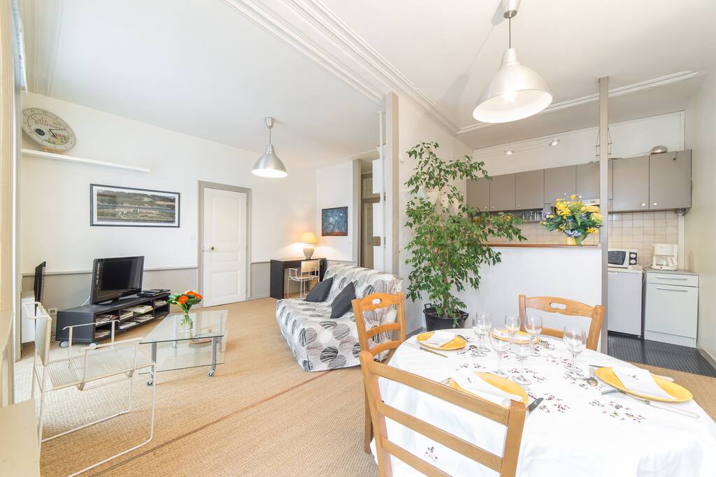 vue à partir du coin repas- cuisine