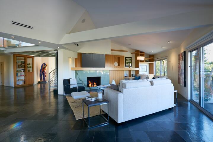 Hollywood Hills Jewel Mar Lu Dr. gallery image 4