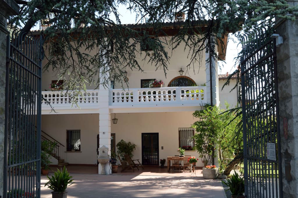 Ingresso con porticato