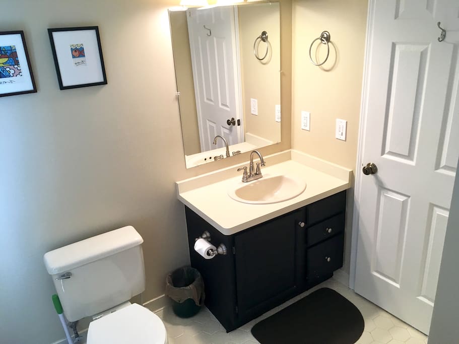 Private guest bathroom with tub/shower includes 2 sets of towels.
