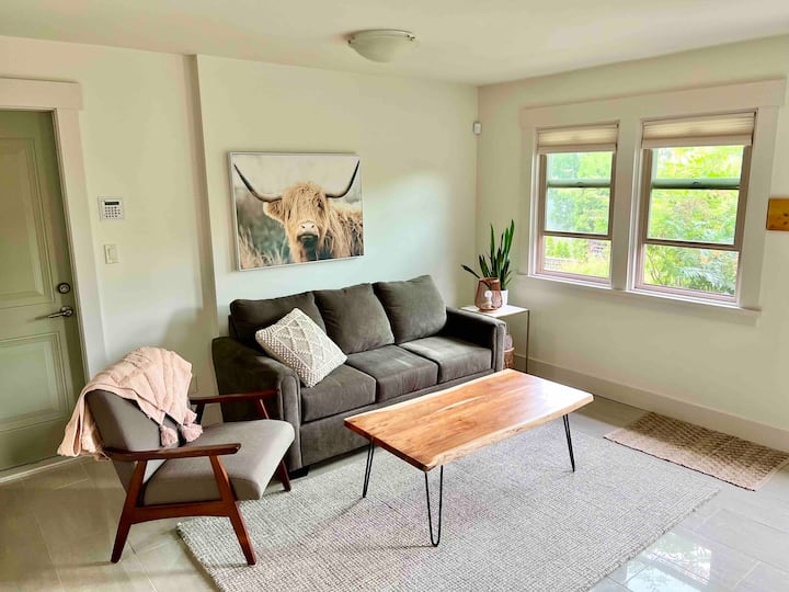 Modern East Hill 1br Suite -Minutes To Everything! - Vernon, BC, Canada