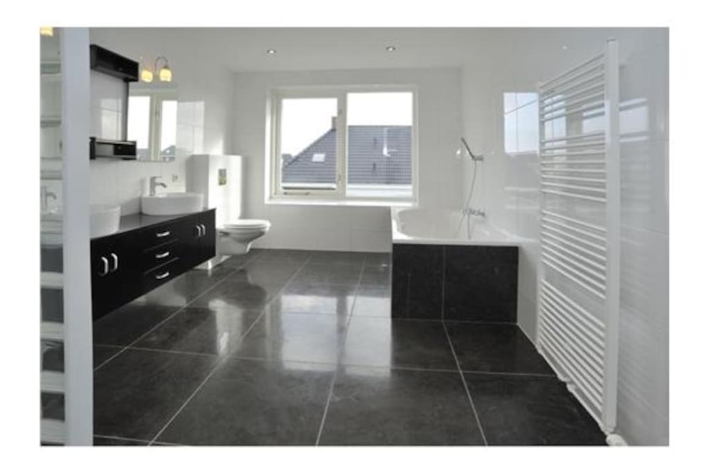 Luxe en ruime badkamer
