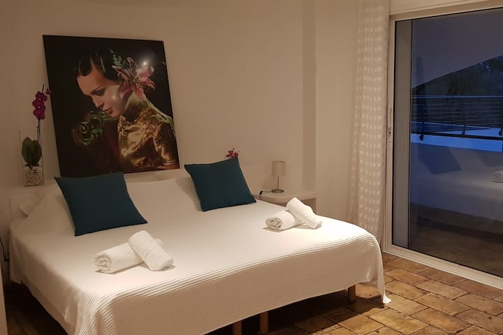 Dormitorio 3, villa principal, primer piso.