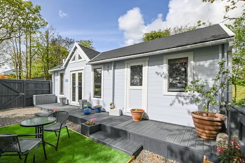 The Little Blue Studio a peaceful retreat for two