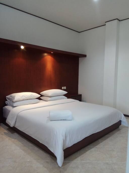 LUXURY BEDROOM