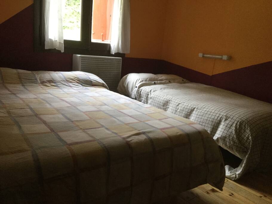 Habitación privada hasta 3 personas.