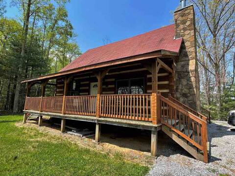 Chateau Sharrott Beautiful 2 bedroom cabin w/Loft