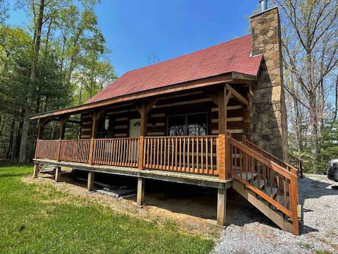 Chateau Sharrott Beautiful 2 bedroom cabin w/Loft