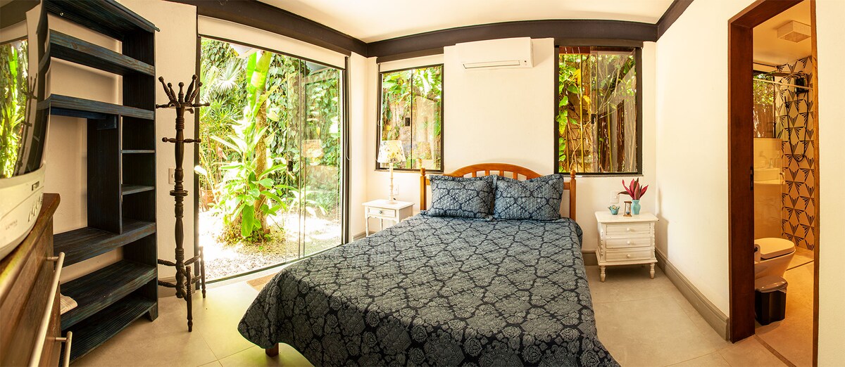 Დიდი ფლიგელი ინტეგრირებულია ატლანტის ტყესთან, კონდიცირებით, ჭერის ვენტილატორითა და უშუქობით