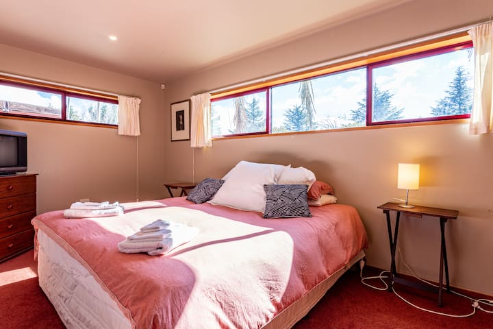 Super King size bed with adjusting powder room